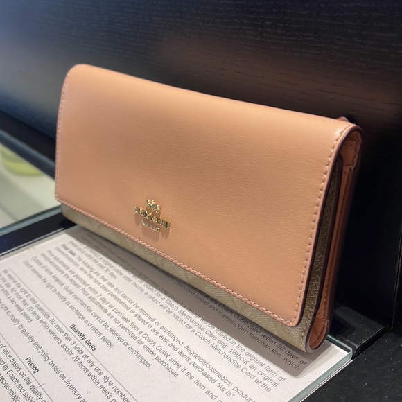 Coach Slim Trifold Wallet In Signature Canvas
IM/Light Khaki/Faded Blush - Picture 2 of 16